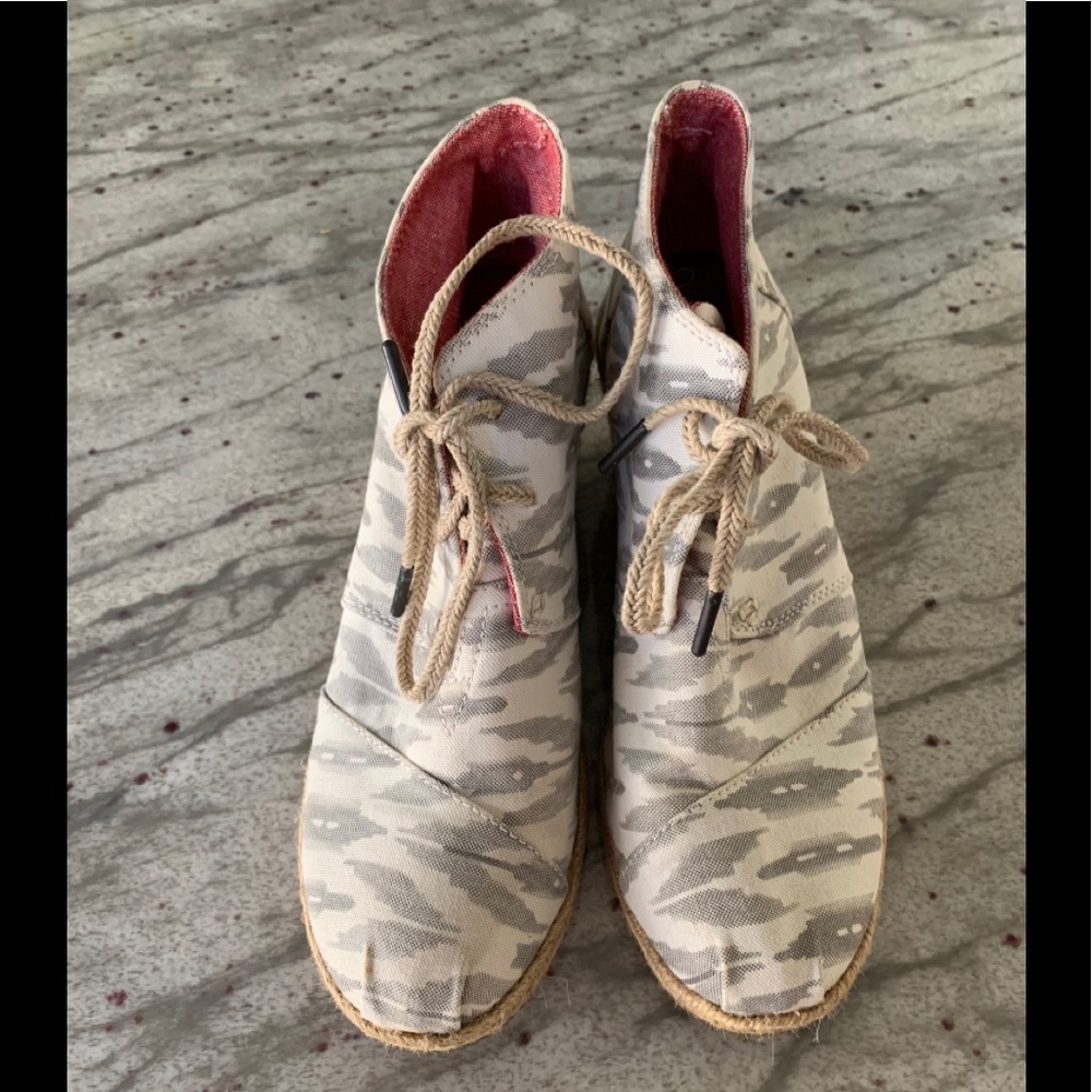 Toms Wedge